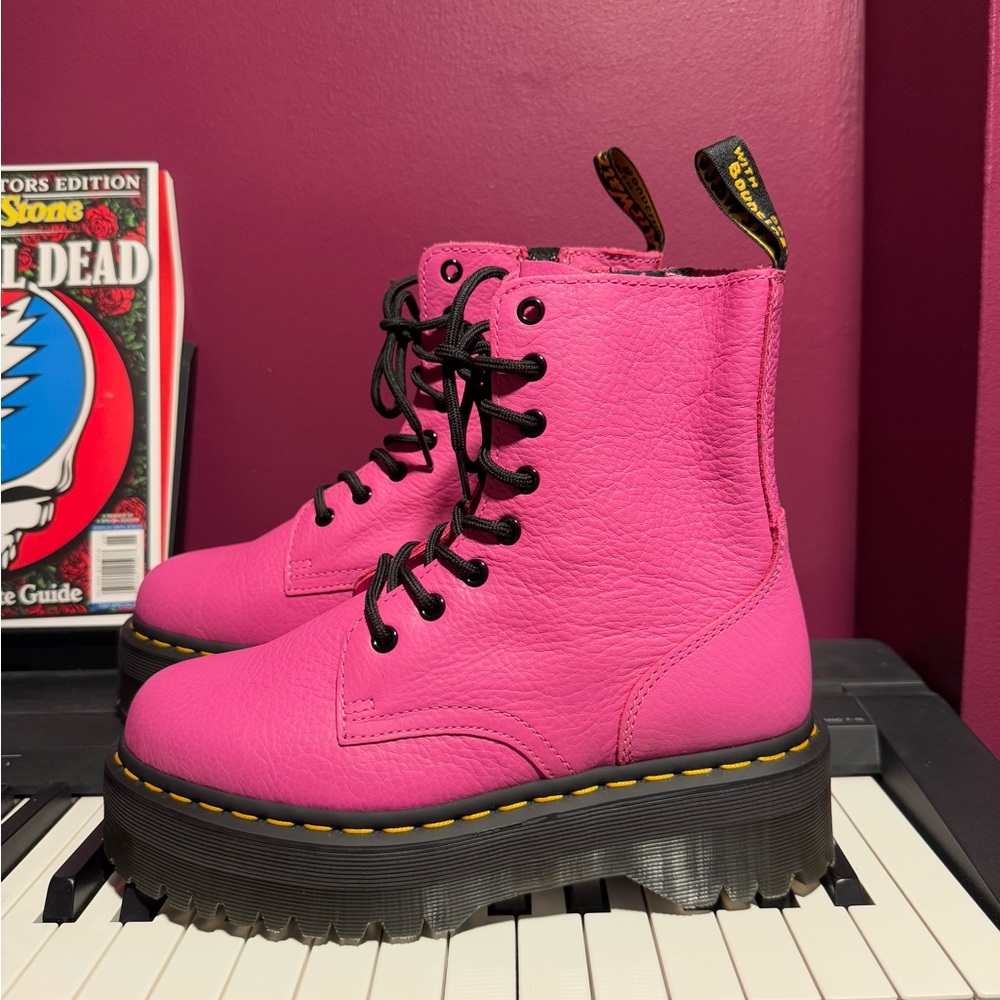Dr. Martens platform size 8 womens, size 6 men’s hot pink brand new with tag.